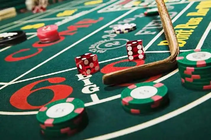Studio Live Dealer olk88 menampilkan permainan Bandar Ceme dengan dealer profesional dan kartu fisik